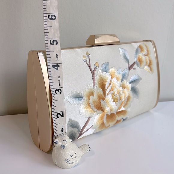 Buddha Stones Carnation Peony Begonia Su Embroidery Wedding Handbag Crossbody
